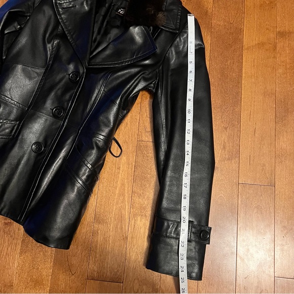 ⭐️ Danier Italian Leather Trench Jacket  Black Lightweight Fur Collar Size XS - Picture 14 of 17